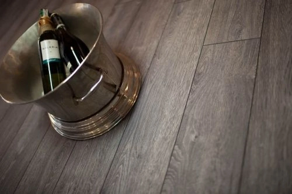 Ламинат Classen Extravagant Dynamic Дуб Неро 30008 (2,057)/10шт 1М2