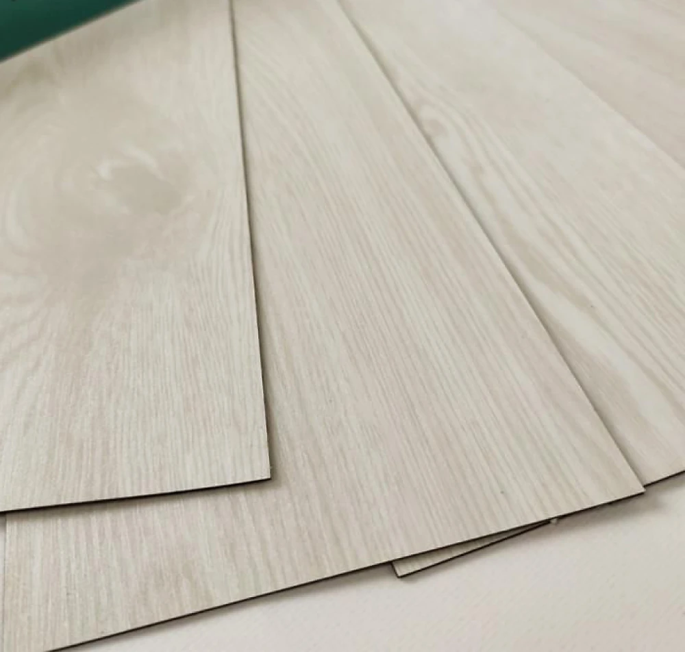 Самоклеюча вінілова плитка 914,4*152,4*1,5мм Молочне дерево СВП-009