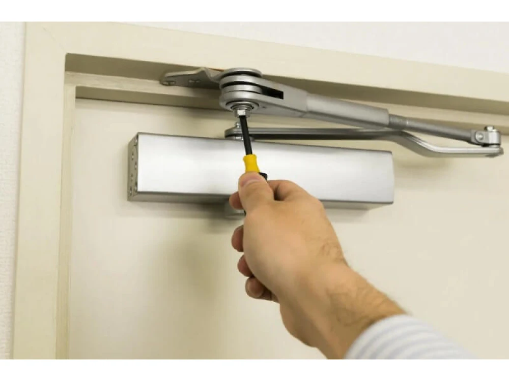 Доводчик Apecs DС-23/40-65-M-W