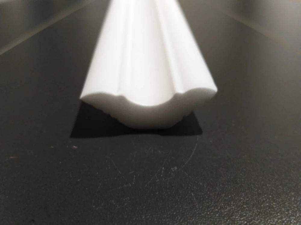 Плинтус потолочный  (30*30мм) MP Nomastyl 1м