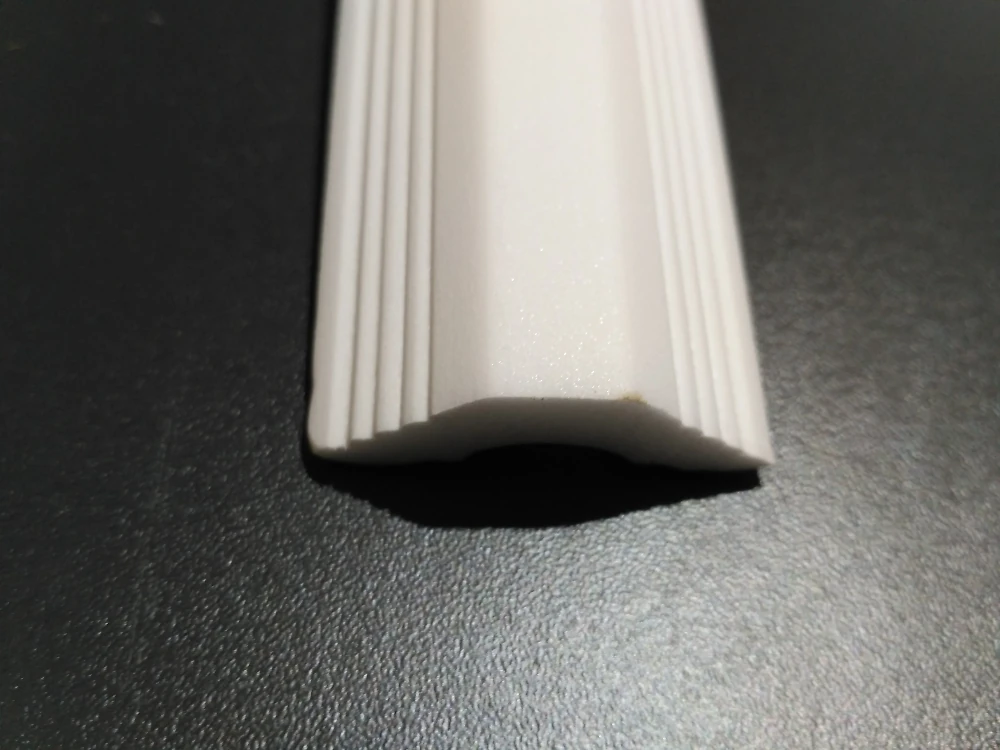 Плинтус потолочный  (30*30мм) MP Nomastyl 1м